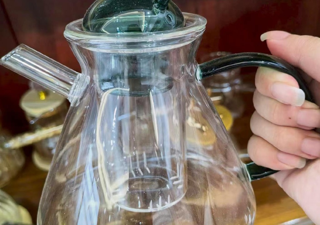 borosilicate glass teapot with green lid and removable glass infuser