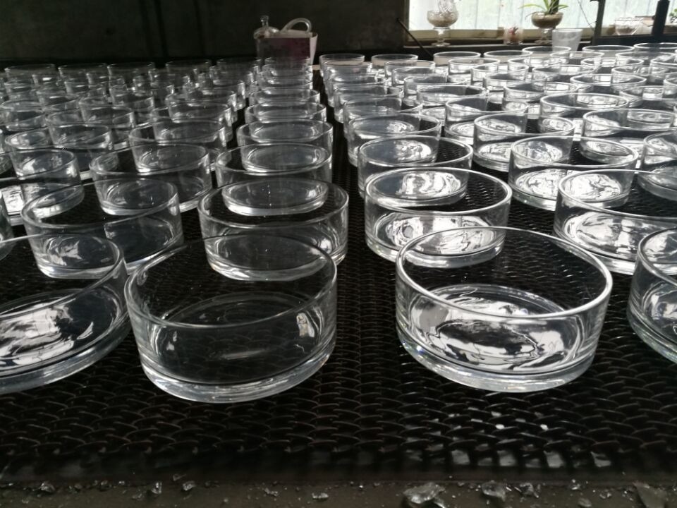 glass vase manufacturer - round glass vases cooling on the mesh conveyor